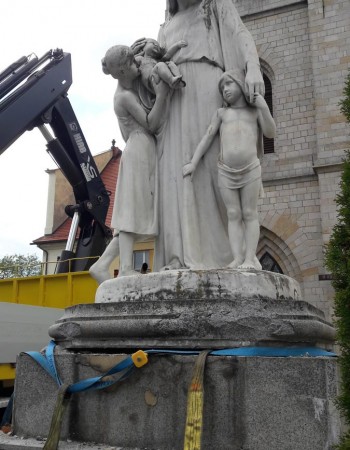 Pan-Jezus-marmur-przed